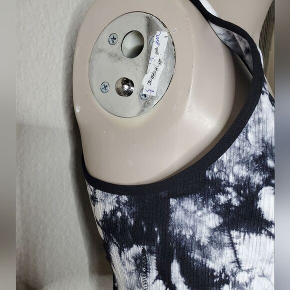 No Boundaries Marble Bralette Non-Supportive Sports Bra - Picture 5 of 9
